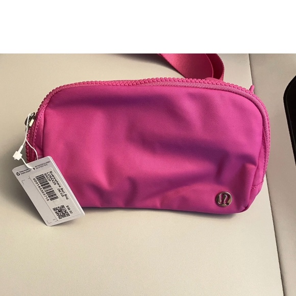 NEW Lululemon sonic pink belt bag sold out popular - Picture 1 of 2